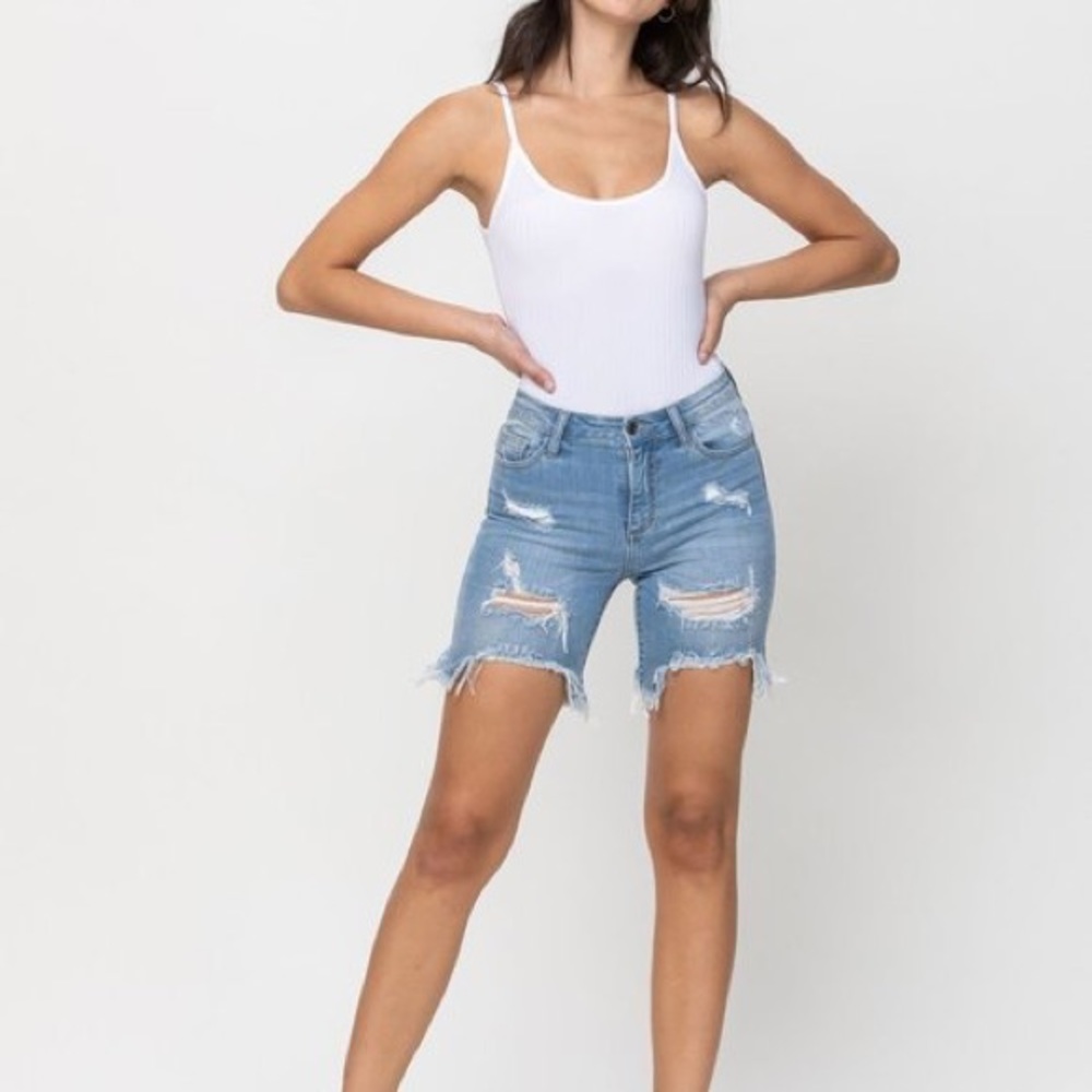 🔥CELLO🔥HIGH RISE DISTRESSED DENIM SHORTS - Picture 4 of 5